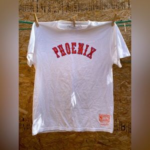 6 shirt’s barely worn 3 with the same brands and 3 from different brands (L) (M)